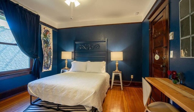 Charming Room in Victorian BnB Parking Avail - Rm3