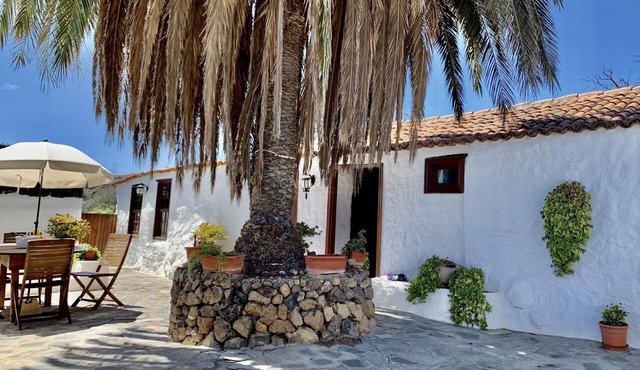 Charming Rural House Las Perez in Tenerife South: Scenic Accommodation