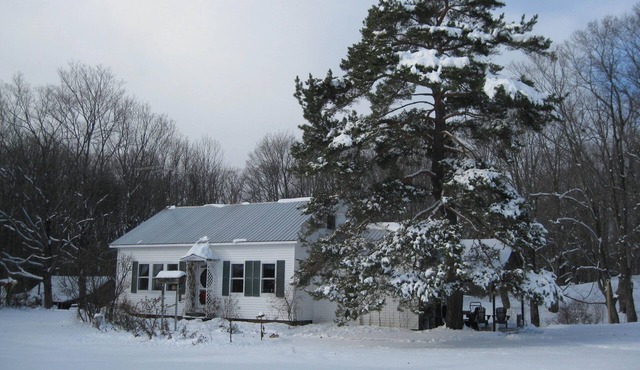 Charming rural 2-bedroom cottage with amazing view in Hartland, Vermont