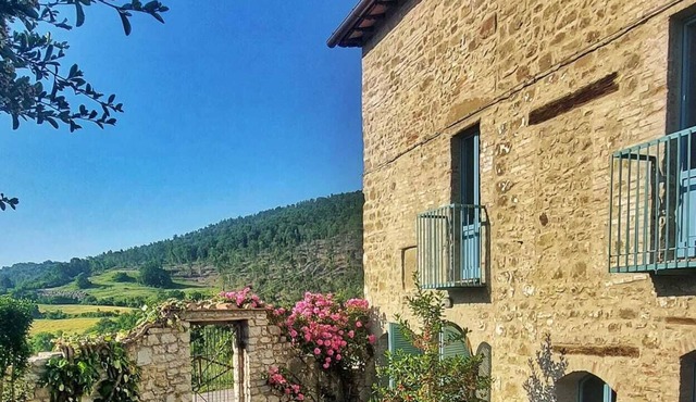 Charming rustic country house in northern Umbria with exclusive use of pool