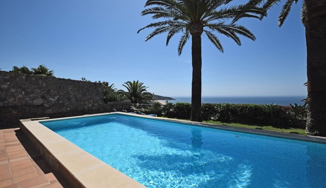 Charming rustic villa with sea views in Playa del Faro Camarinal