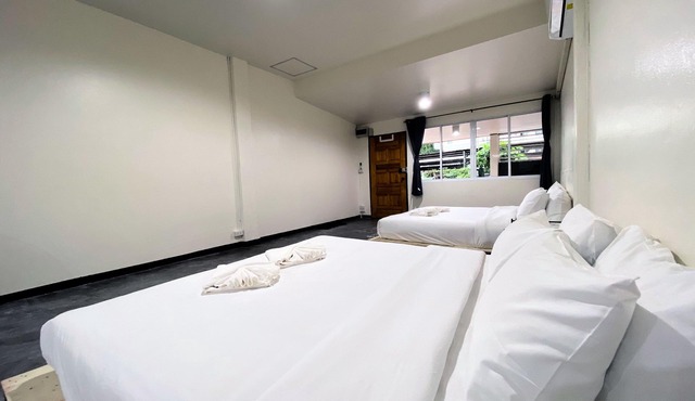 Charming Studio townhouse 46 near Airport&Old town