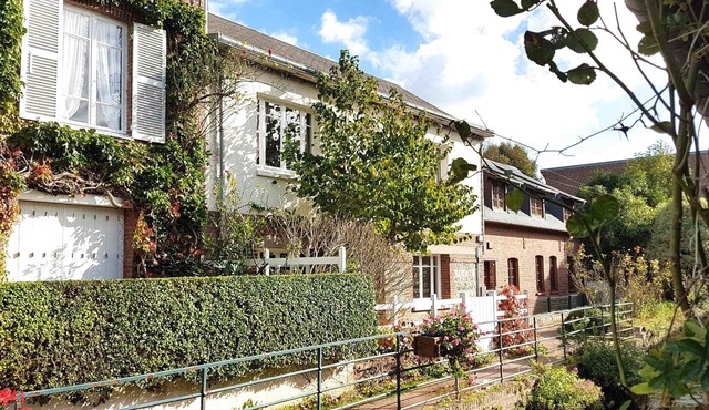 Charming, sand beach 200 m, calm, parking, 4 bedrooms, 3 bathrooms
