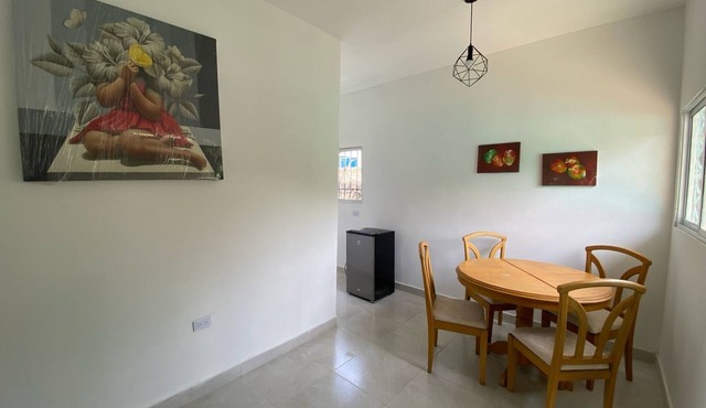 Charming Santa Marta Villa—Walk to Beach, 5 Min to Airport, Ideal for Travellers