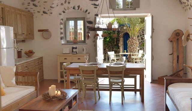 Charming Santorini Villa | Pori House | 1 Bedroom | Rustic & Traditional