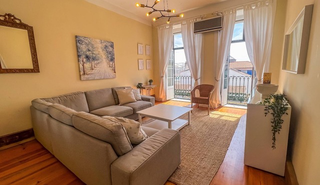 Charming Santos 6 Bedroom Apartment III
