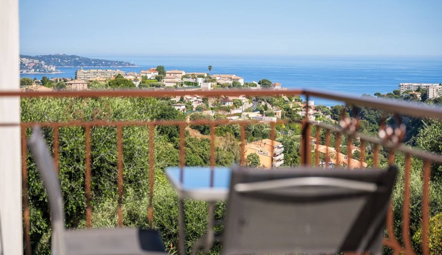 Charming Sea View Villa with Jacuzzi and Private Garden