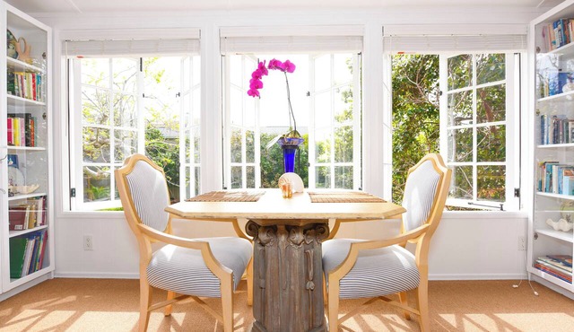 Charming Seashell Cottage in heart of La Jolla Village, Walking Distance to all