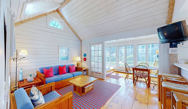 Charming Seaside Cottage Central to the Beach and New Seabury Resort Community