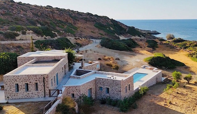 Charming seaside villa with 5 bedrooms!