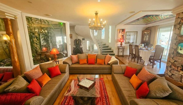 Charming seaside villa for 11 people with private pool and fireplace