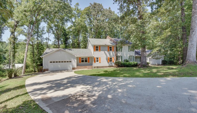 Charming Seneca Home - 3 Mi to Memorial Stadium!