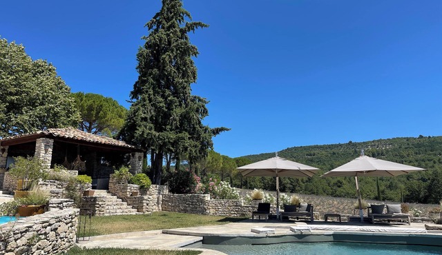 Charming sheepfold with infinity pool - 360° Luberon view, private estate