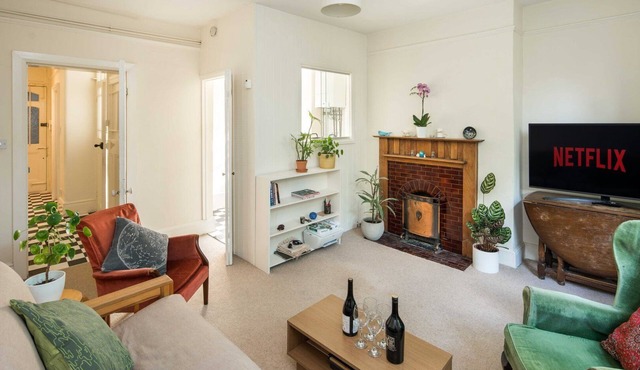 Charming Shepherd’s Bush Apartment
