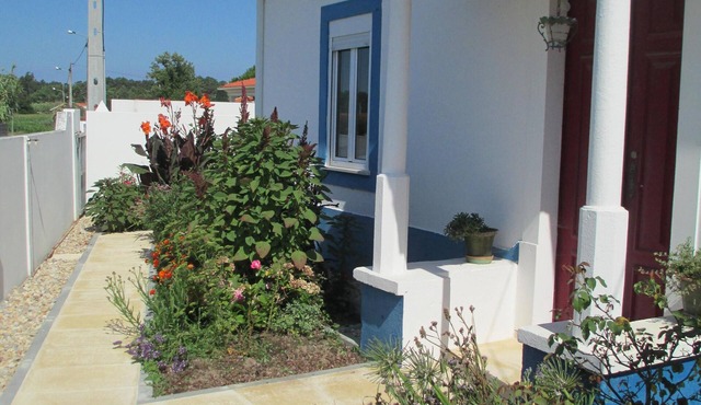 Charming single-storey villa with private pool and Jacuzzi.