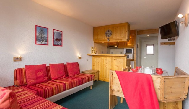 Charming Ski-In/Ski-Out Apt · 2 Rooms · Balcony · WIFI · Valley & Mountain Views