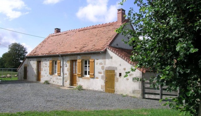Charming south-facing cottage with garden and pets allowed