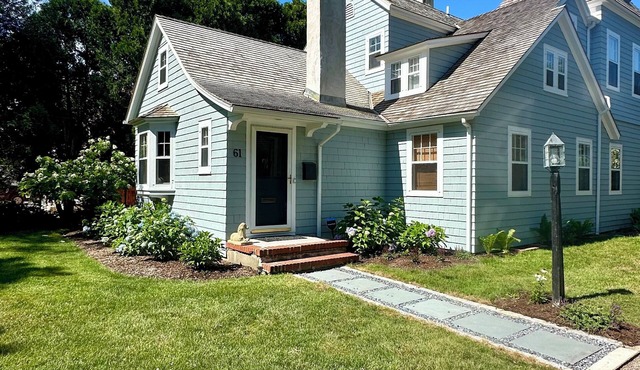 Charming Southampton Village Home 4 Bedroom, 2 Bath 5 minutes from the beach