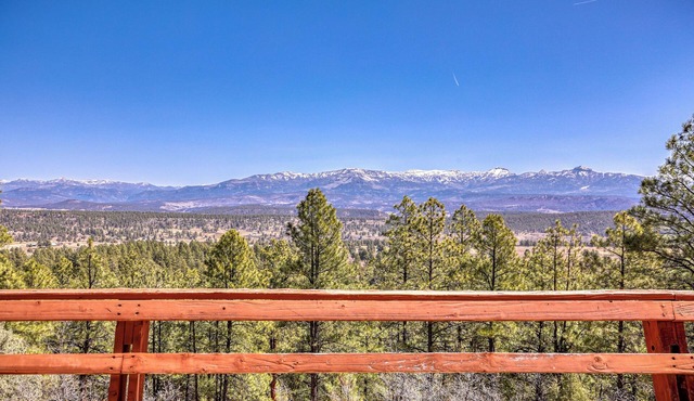 Charming & Spacious Cabin With Breathtaking Mountain Views!