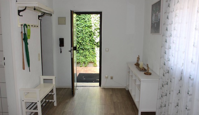Charming, spacious 2BR in Böblingen, walk to Lakes, Transit & German Restaurant