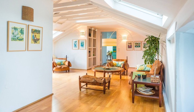 Charming, spacious attic apartment in the heart of Cascais
