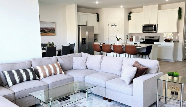 Charming,Spacious Getaway Crib on The Ridge!Escape the Ordinary,Stay in Comfort!