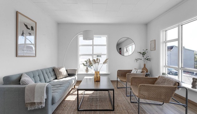 Charming & Spacious apt.