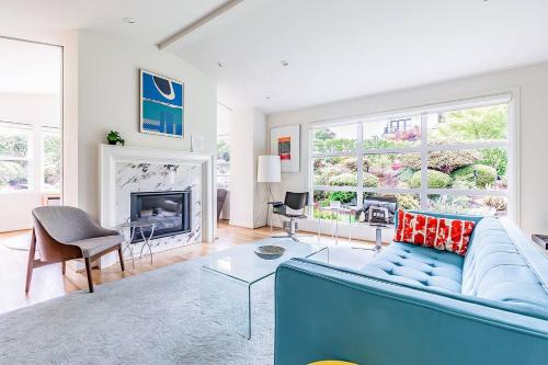 Charming & Spacious Lakewood Retreat with 4BR2BA
