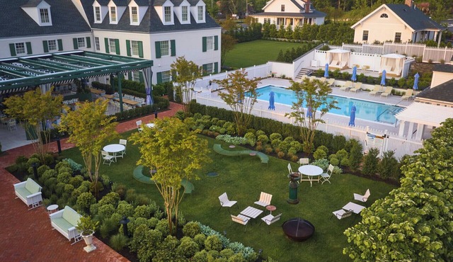 Charming, Stand-alone, Single-story Garden Cottage at Historic Canoe Place Inn