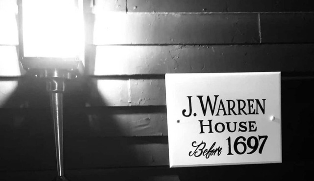 Charming Stay in Historic Home - Free Wine - Fireplace - Parking - Self Check-In