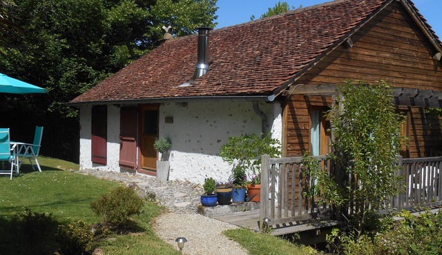 Charming stone and timber barn in the foothills of the Pyrenees (Pau 10 minutes)