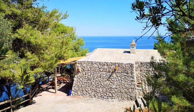 Charming stone trullo with sea access (house F)