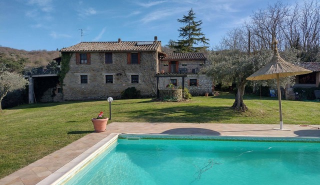 Charming stone villa situated on the top of a hill with breathtaking views of Lake Trasimeno, not fa