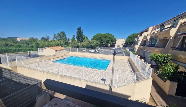 Charming Studio Cabin with Loggia, Parking & Pool in Marseillan - Sleeps 4