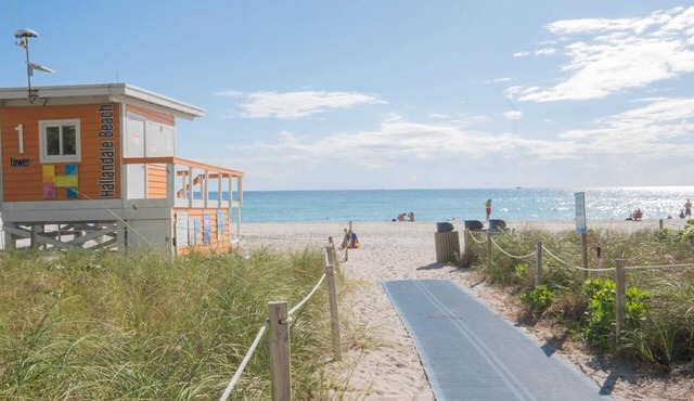 Charming Studio by the Ocean - Beach Service