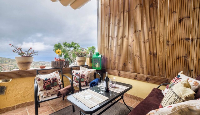 Charming Studio Apartment ‘Casa Carmelita’ with Terrace, Ocean Views & Wi-Fi