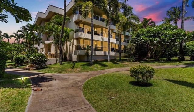 Charming Studio at Maui Banyan Resort - Walk to Beach, Pools, AC, Beach Gear