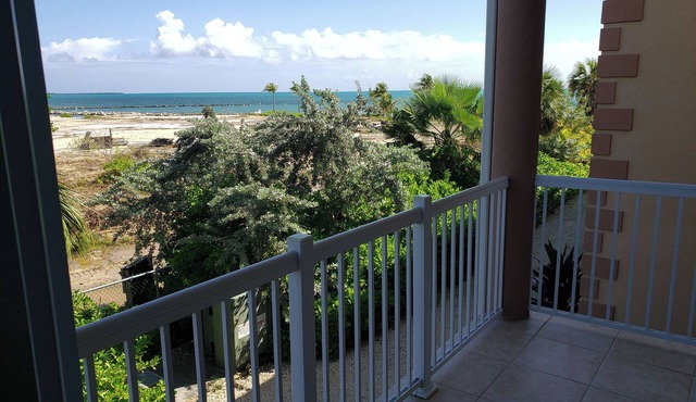 Charming Studio by the Beach w/Pool Access & Friendly Vibes for a Relaxing Stay