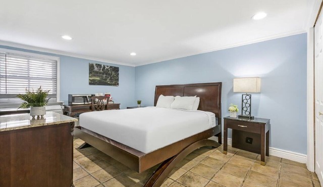 Charming Studio by Canal Streetcar Line