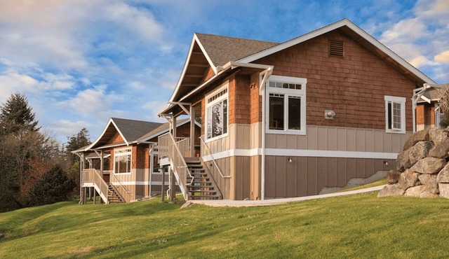 Charming Studio Deluxe Cottage in Deer Harbor