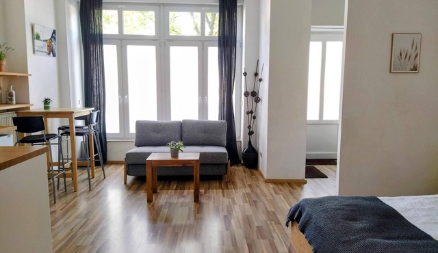Charming studio in Prenzlauer Berg, 200 m to train, tram & supermarket