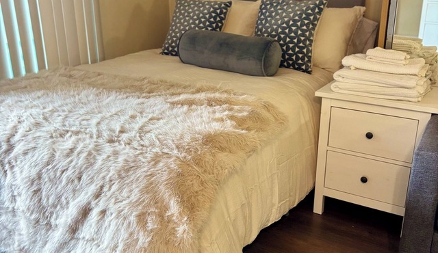Charming studio in Newport Beach, fitness gym, pools and more!