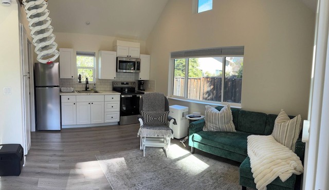 Charming studio in delightful Danville with free wifi and in-unit washer/dryer.