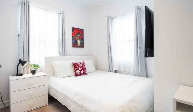 Charming studio in wonderful Queens with AC, WiFi