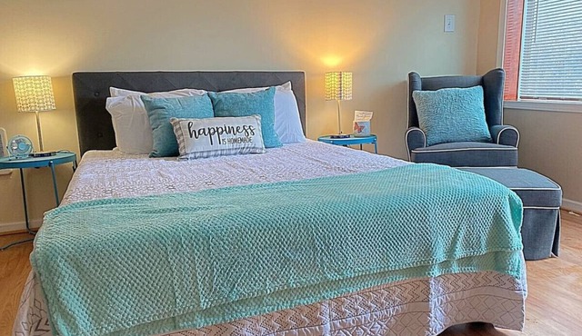 Charming Studio Jeannette Sleeps 3 Queen Bed