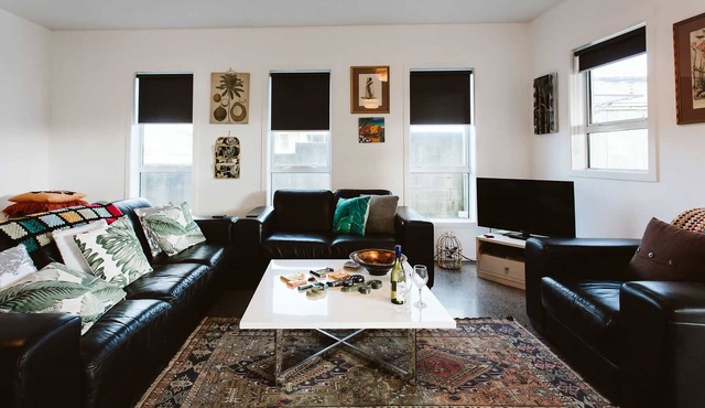 Charming Studio Near New Plymouth Beaches