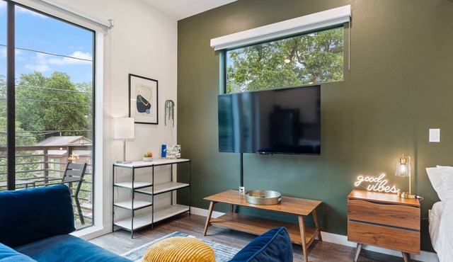 Charming Studio Near Rainey St | Parking | DT ATX