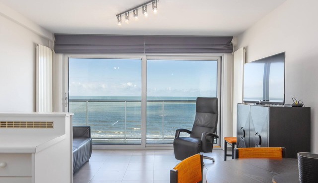 Charming studio on the seafront with sea view
