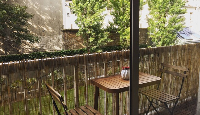 Charming studio, Paris 17