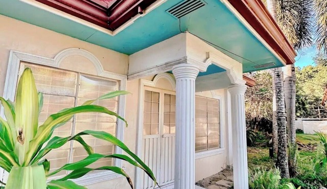 Charming studio with WiFi and AC in adorable Dumaguete City